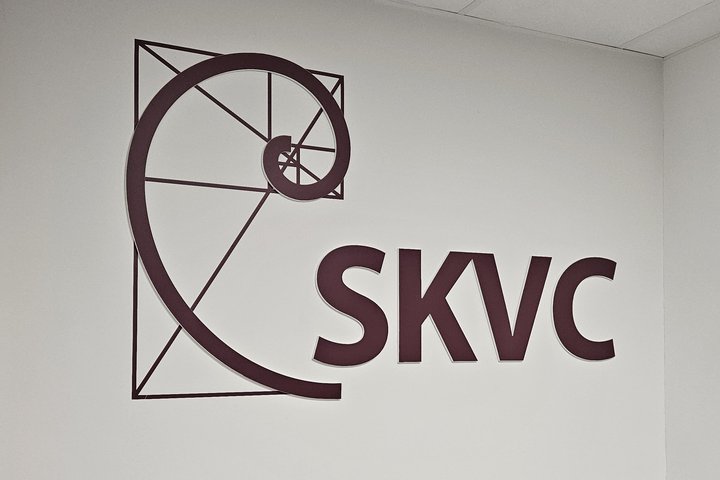 SKVC logotipas