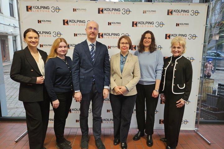 Bendra Kolpingo kolegijos atstovų ir SKVC atstovių nuotrauka